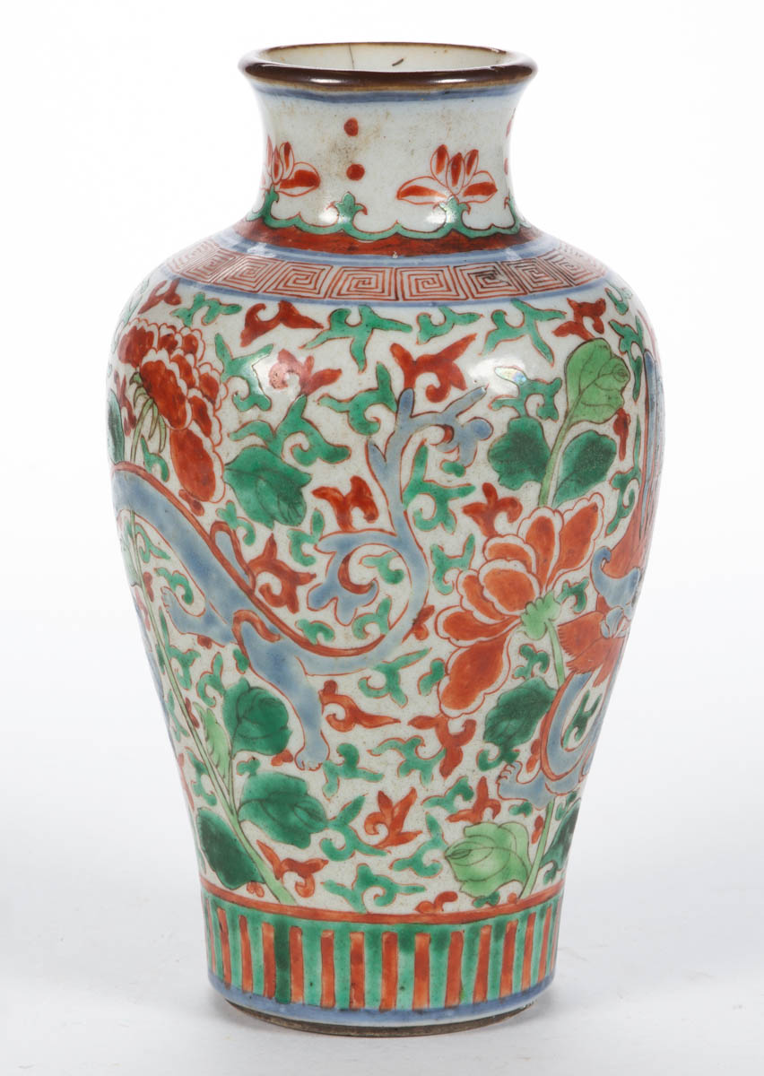 CHINESE EXPORT FAMILLE VERTE PORCELAIN VASE