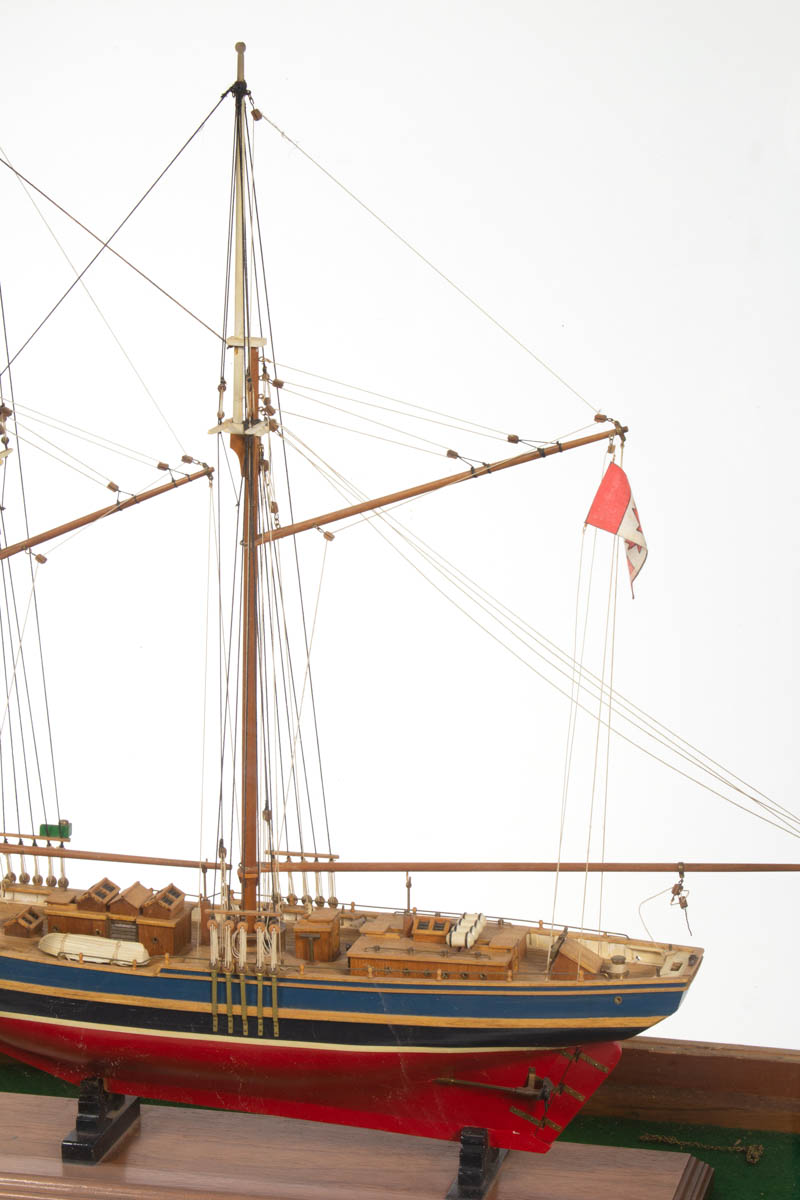 BLUENOSE II CANADIAN SCHOONER PAINTED SHIP MODEL