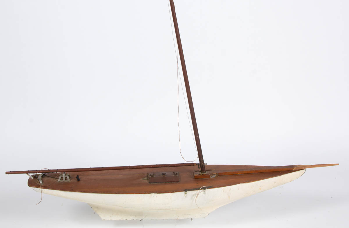 CARVED AND PAINTED SHIP MODEL / POND BOAT