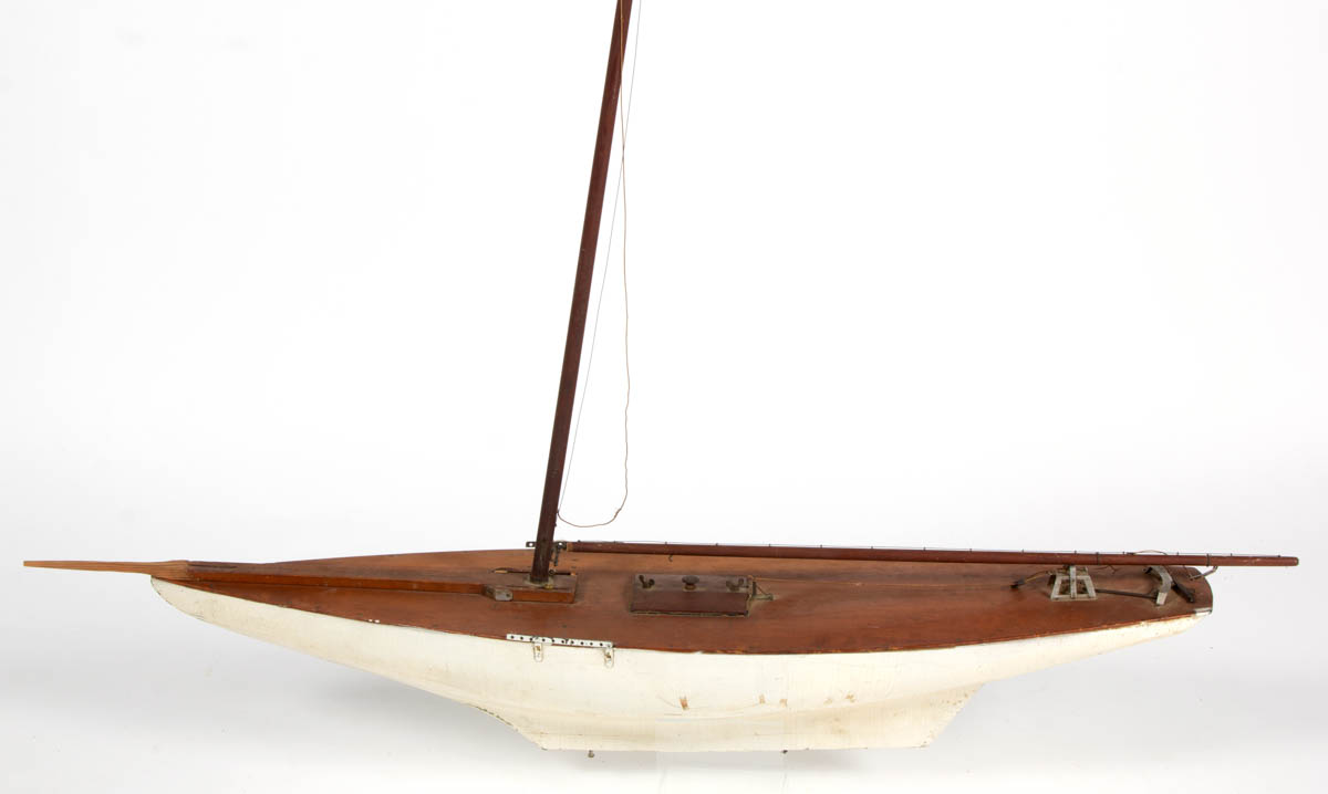 CARVED AND PAINTED SHIP MODEL / POND BOAT